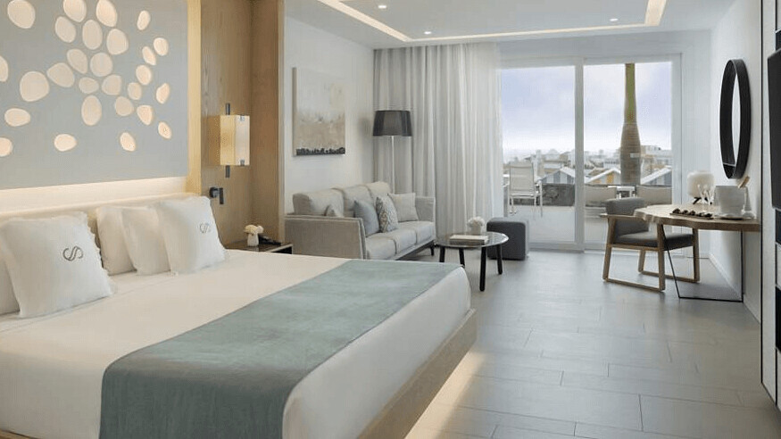 Junior Suite with outdoor hydromassage bathtub 